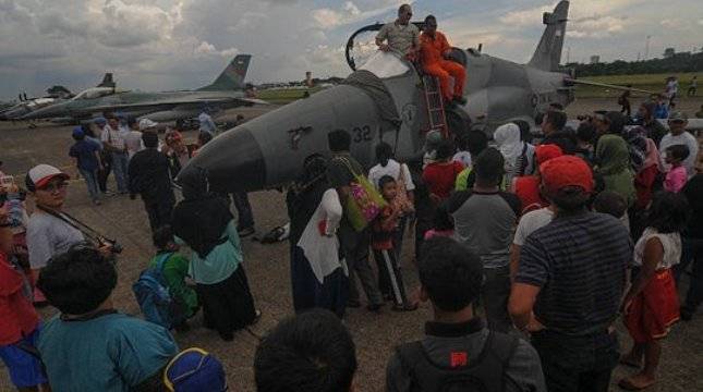 Ribuan Warga Padati Lanud Halim