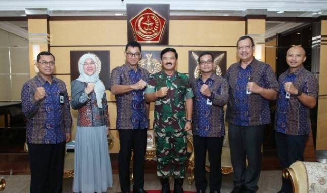 Panglima TNI : TNI Siap Bantu PLN Amankan Pemasangan Listik di Maluku dan Papua  