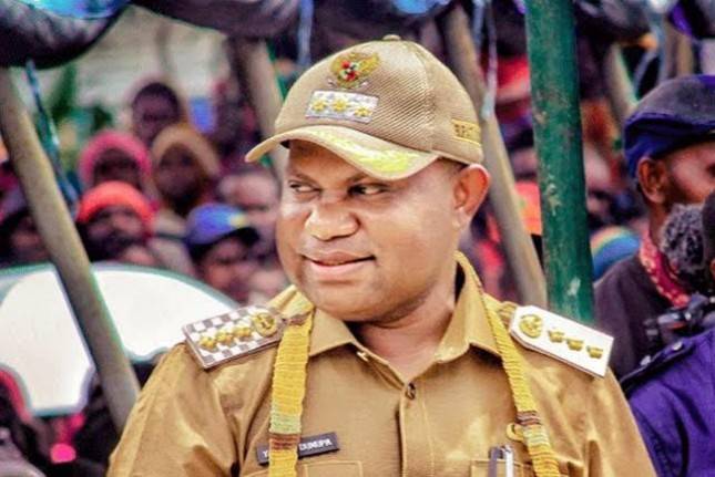 Mengerikan Perang Terbuka di wilayah Intan Jaya, Bupati Dogiyai Kirim Bantuan untuk Pengungsi  Korban Konflik 
