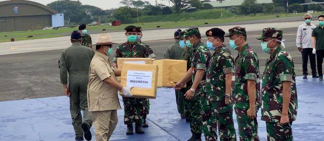 Panglima TNI Dampingi Menhan RI Terima Alat Kesehatan dari RRT  
