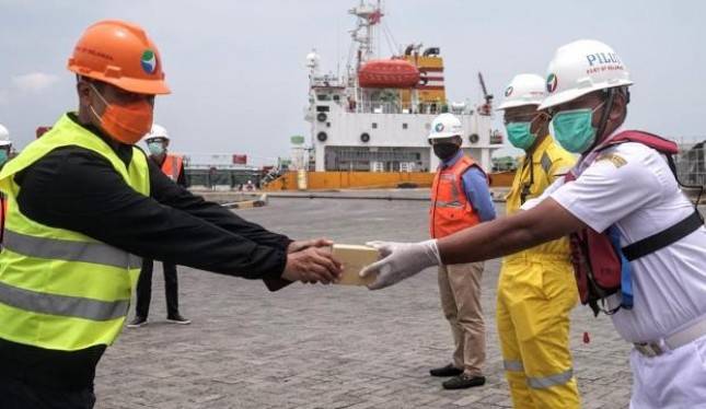 Pelindo 1 Bagikan Vitamin  C untuk Petugas Operaional Pelabunan Belawan Medan
