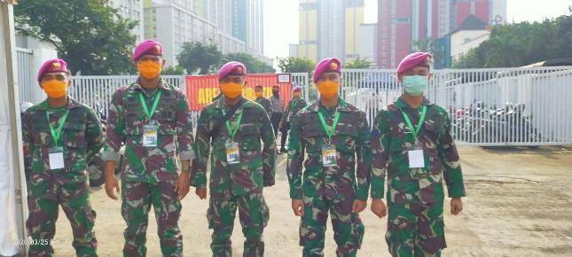Prajurit Korps Marinir Amankan RS Darurat Wisma Atlet Kemayoran