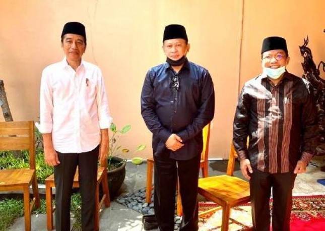 Ketua MPR  Layat Almarhumah Ibunda Jokowi di Solo