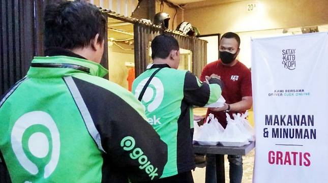 Bantu Ringankan Beban Pengemudi Ojol, Pemilik Kedai Satay Kato Kopi Berikan Makan & Minum Gratis