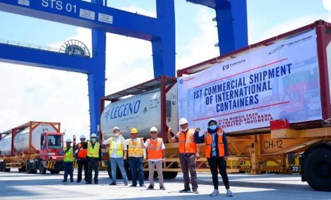 Pelabunan Kuala Tanjung Layani Pelayaran Peti Kemas Internasional