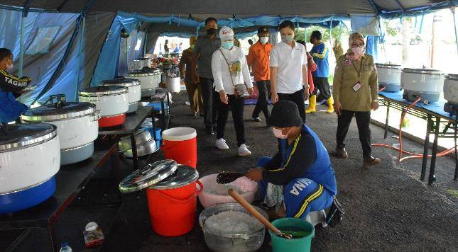 Kemensos Salurkan 200 Ribu Sembako dan Makanan Siap Saji kepada Masyarakat Terdampak