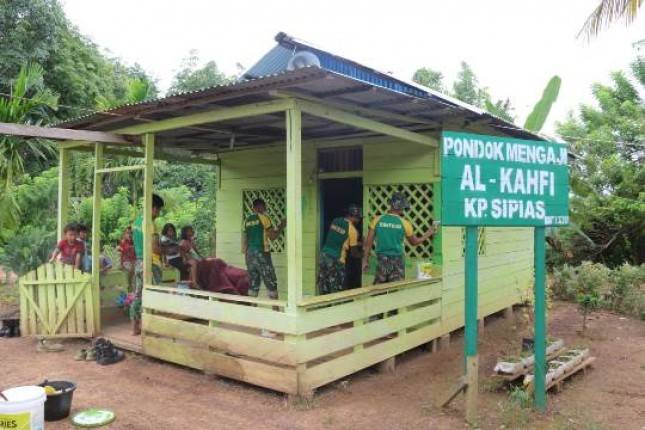 Peduli Sarana Belajar, Yonif 411 Kostrad Gelar Karya Bhakti di Rumah Mengaji