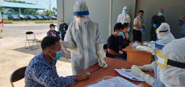 Bakamla RI Tes Kesehatan 47 TKI yang Lewat Pelabuhan Tikus Cegah Pandemi Corona
