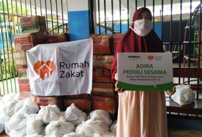 Atasi Pandemi Corona, Adira Insurance Syariah Bagikan Paket Sembako