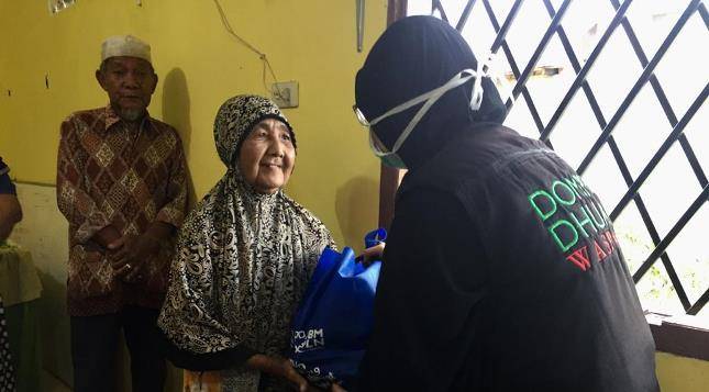 Dompet Dhuafa-YBM PLN Salurkan Paket Sembako ke Masyarakat  Pangkalan Susu
