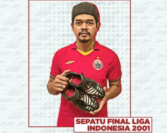 Bambang Pamungkas Lelang Sepatu Dukung Lawan Corona