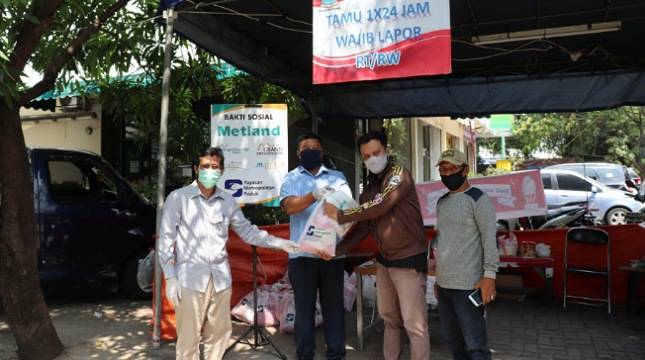 Indahnya Berbagi, Mal-mal Milik Metland Salurkan Bantuan Sembako kepada Warga Terdampak Covid-19