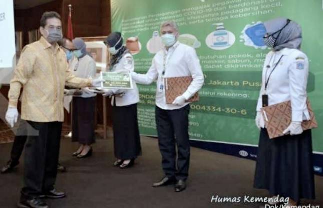 Kemendag Peduli Salurkan Bantuan Alat Kesehatan ke Rumah Sakit di Zona Merah