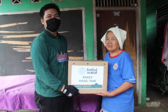 Mantap, Baitul Wakaf Distribusikan Paket Hasil Pertanian ke Wong Cilik