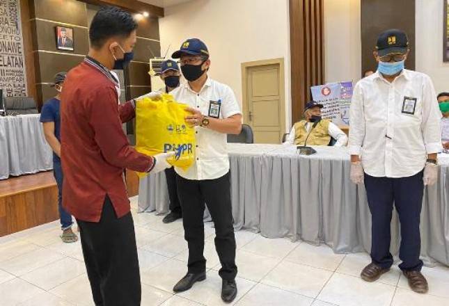 60 Paket Sembako dari SNVT untuk Masyarakat Kendari Sultra