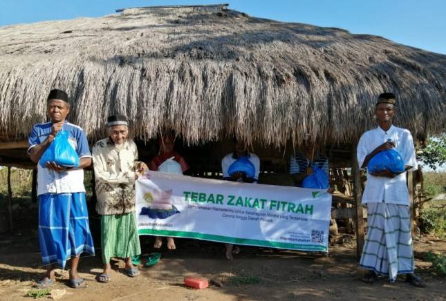 Dompet Dhuafa Tebar Zakat Fitrah untuk Jamah Pelosok NTT