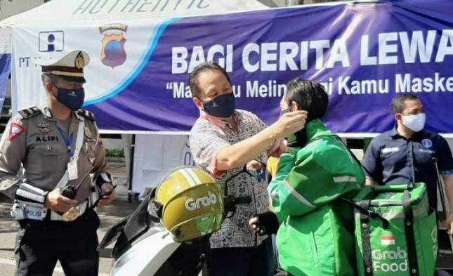 Pabrik Rokok PT Nojorono Tobacco International Gandeng Komunitas Disabilitas Kudus Bagikan 1000 Masker Untuk Para Pengendara Online di Masa Karantina