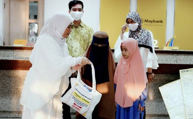 Maybank Indonesia Gandeng PPPA Daarul Qur'an Berikan Santunan 1.050 Anak Yatim dan Dhuafa Terdampak Covid-19