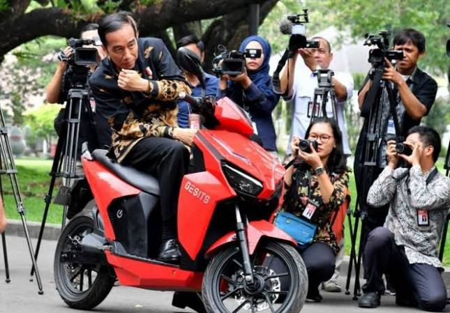 Anak Konglomerat Media, Warren Tanoesoedibjo Resmi jadi Pemenang Lelang Motor Listrik Jokowi