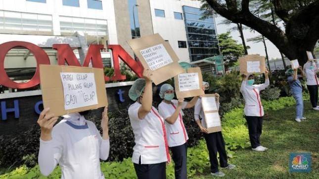 Puluhan Tenaga Medis yang di PHK Demo di RS OMNI Alam Sutera