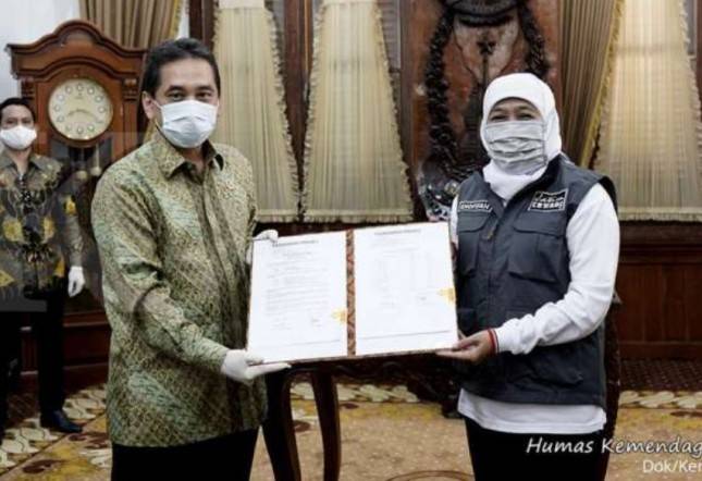 Mendag Salurkan Alat Kesehatan kepada Pemprov JawaTimur