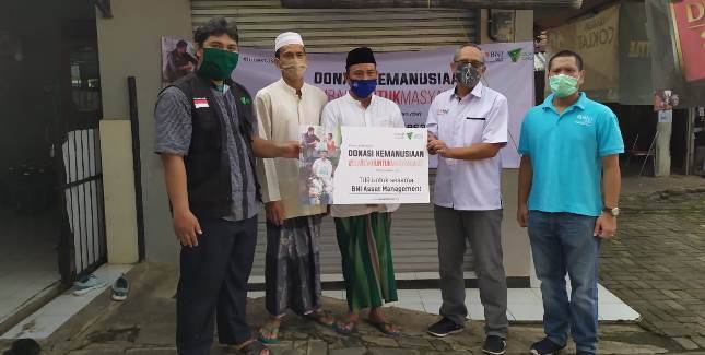 BNI Asset Management-Dompet Dhuafa  Donasi Sembako ke Masyarakat Terdampak Covid 19