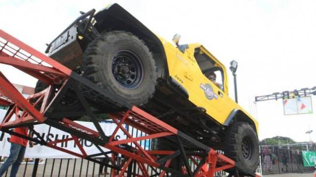 Serunya Goyangan Mobil Off-Road di IIMS 2017