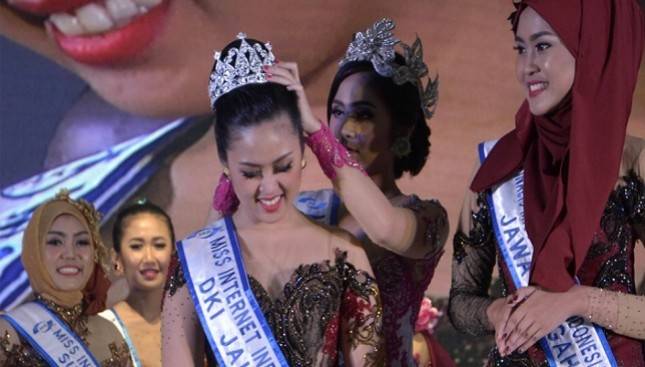 Marsya Gusman Raih Gelar Miss Internet Indonesia 2017