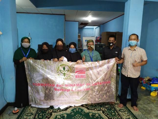 Minamas Plantation-Forum Wartawan Pertanian Bagikan Bansos Ke Panti Asuhan