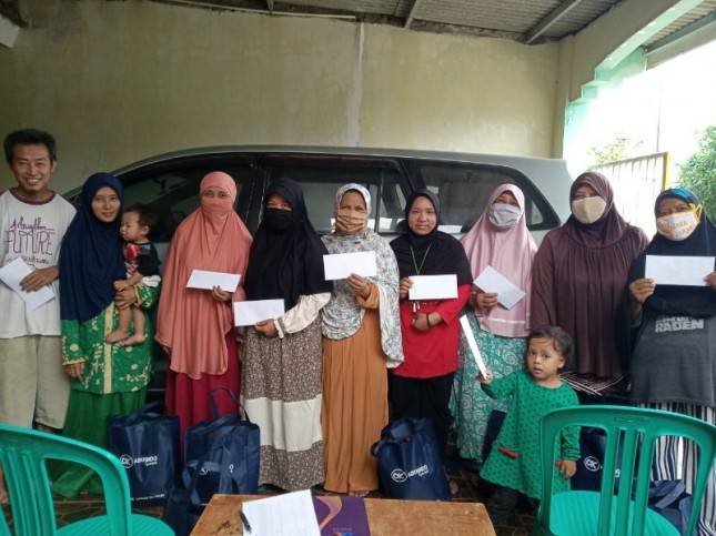 Askrindo Syariah Salurkan Sembako Ke Masyarakat