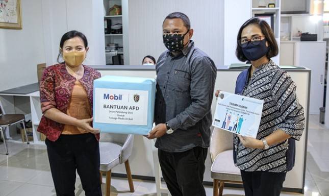 Bali United Kembali Berdonasi APD untuk Sejumlah RS