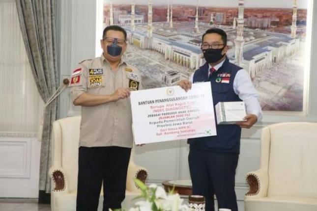 Ribuan Alat Rapid Test Donasi Bamsoet untuk Pemprov Jabar