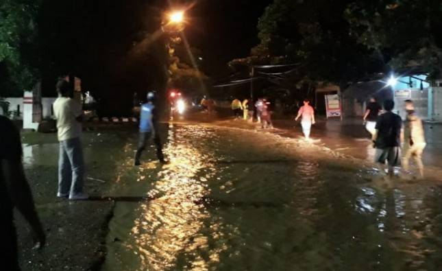Empat Warga Hilang dan Sejumlah Mobil Terserat Arus Akibat Terjangan Banjir di Jeneponto Sulsel