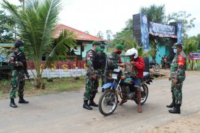 Tingkatkan Kewaspadaan,  Satgas Yonif 411 Gelar Pemeriksaan