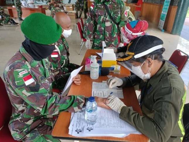 Personel Yonif MR 411/Pdw dan Yonif 406/CK Lakukan Rapid Test 