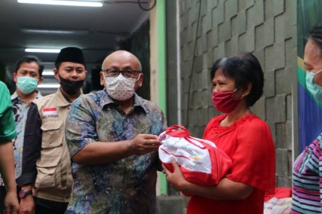 Berbahagianya Seorang Buruh Cuci Dapat Bantuan Sosial Sembako Presiden