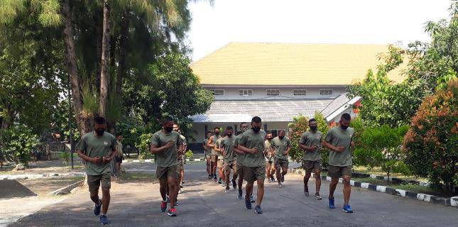 Pembinaan Fisik Rutin Yonif 5 Marinir dengan Olah Raga