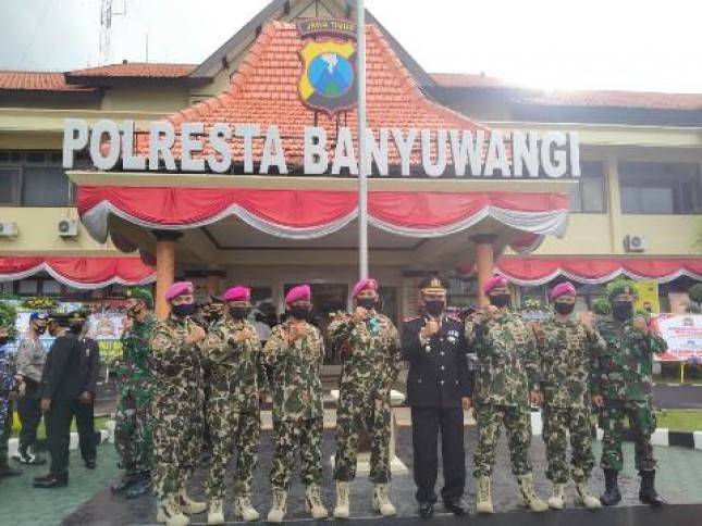 Korps Marinir Banyuwangi Meriahkan HUT Polri ke 74