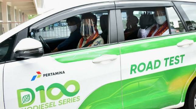 Naik Mobil Berbahan Bakar D-100 Bareng Dirut Pertamina, Menperin Agus: Suara Mesinnya Halus Banget