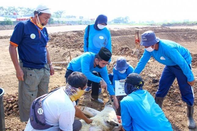 Sumbangkan Banyak Kurban di Tengah Pandemi, Marni: Terimakasih untuk Pemakaman Islam Al Azhar, Saya Terharu!