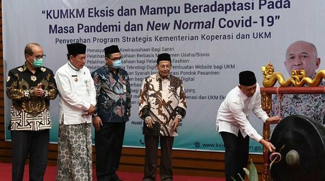 Tingkatkan Wirausaha Baru, MenkopUKM Dorong Pengembangan Koperasi di Pondok Pesantren