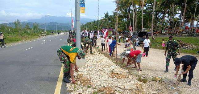 TNI Perbatasan RI-PNG Bersama Rakyat Perbatasan  Kerja Bakti Jembatan Merah Jayapura