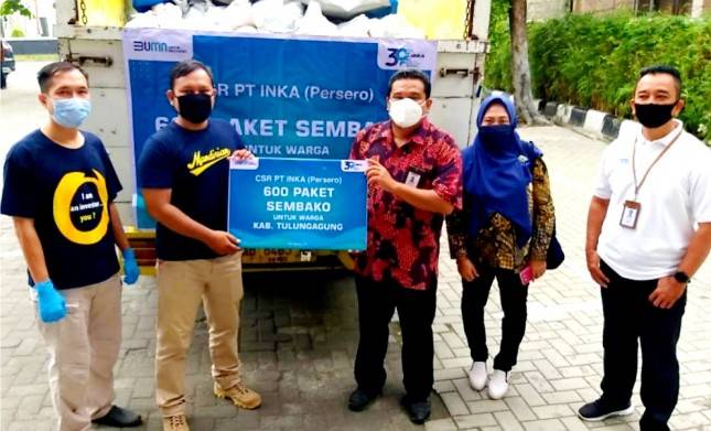 Semarak Hari Jadi Ke-39, PT INKA Bagikan 2500 Paket Sembako untuk Warga 
