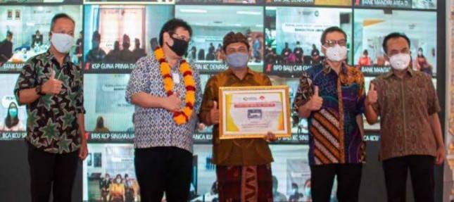 Genjot Gairah Industri Perhiasan, Menperin Agus Gumiwang Serahkan Bantuan Mesin CNC untuk IKM di Bali