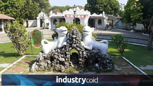 Terapkan Protokol Kesehatan, Keraton Kesepuhan Cirebon Mulai Diserbu Wisatawan Domestik