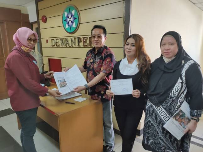 Artis Astrid ke Dewan Pers, Ada Apa?