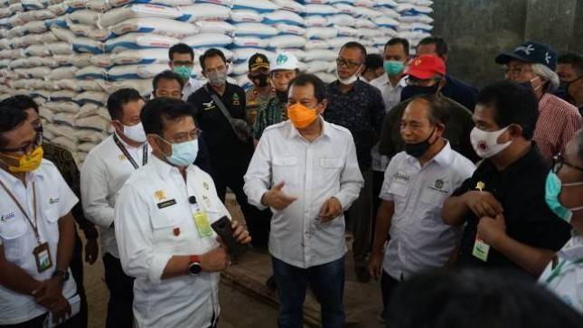 Pastikan Stok Jabar Aman, Mentan Pantau Gudang Pupuk Subsidi Pupuk Kujang