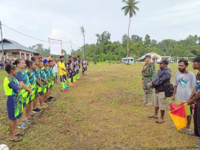 Masyarakat Perbatasan dan Satgas Yonif 413 Bremoro Gelar Turnamen Sepak Bola