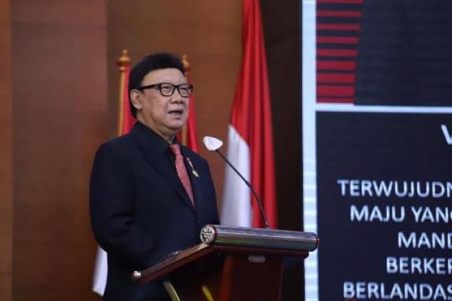 Menteri PANRB Tjahjo Kumolo Terima Penghargaan Opini WTP dari Kementerian Keuangan