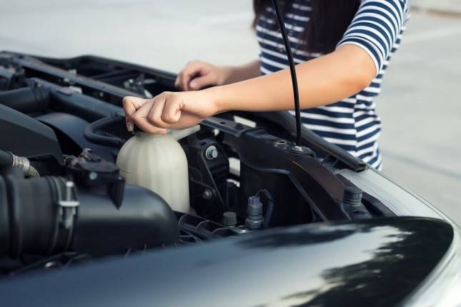 Bahaya Diam di Garasi dalam Waktu Lama ! Ini Tips Perawatan Mobil Selama PBB